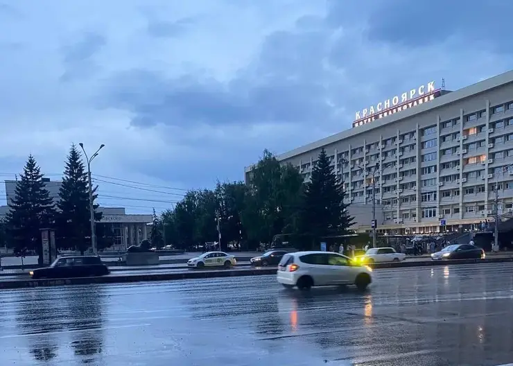 В Красноярске 29 июня обещают грозы, сильный ливень и ветер 25 м/с