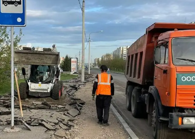В Красноярске на Комсомольском проспекте обновят тротуары
