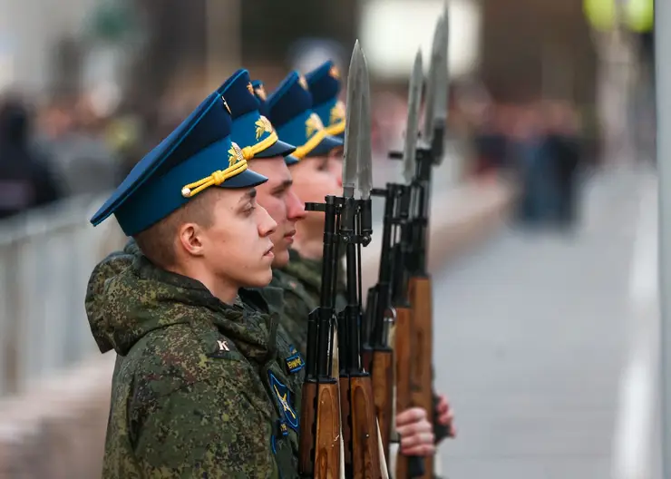 Смотрим прямую трансляцию парада Победы на Красной площади в Москве
