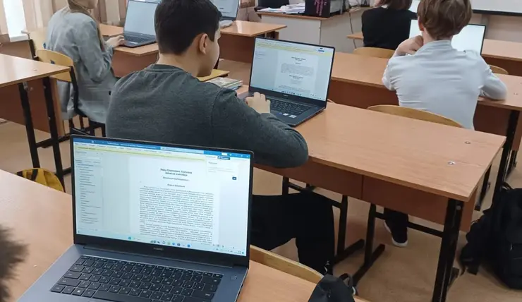 В красноярской школе № 81 появилось 15 новых ноутбуков