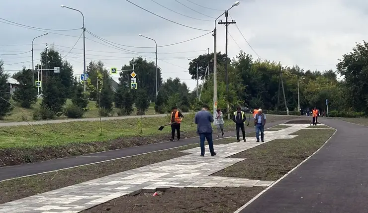В Красноярске на улице Водянникова завершается благоустройство нового сквера