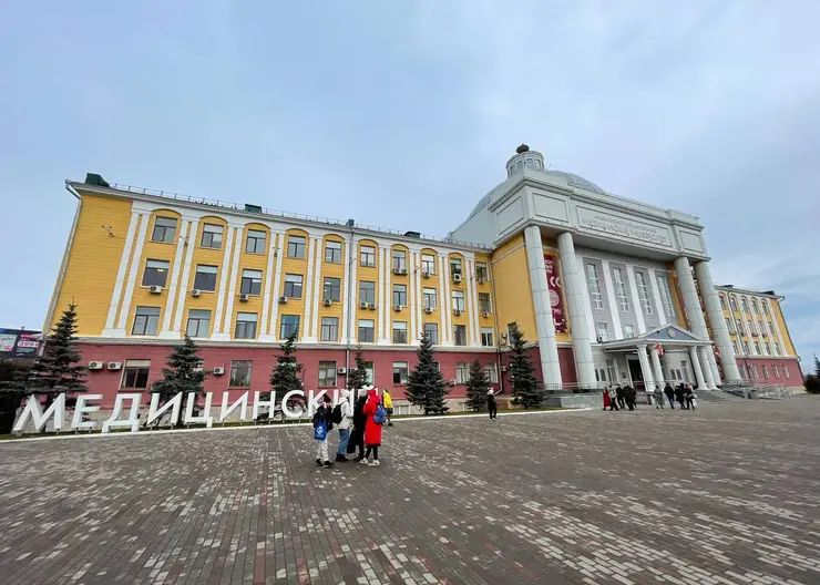 В Красноярске будут судить двоих студенток медуниверситета за попытку дать взятку