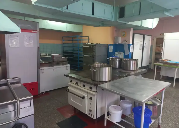 В Красноярске летом отремонтируют пищеблоки в пяти школах