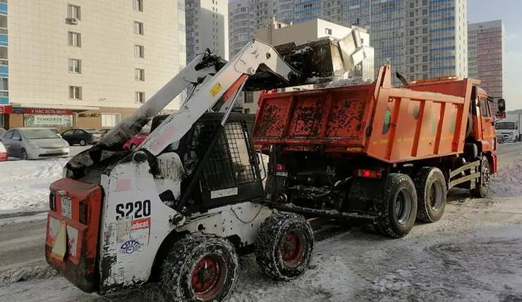 Более 1700 КамАЗов снега вывезли за выходные с дорог Красноярска