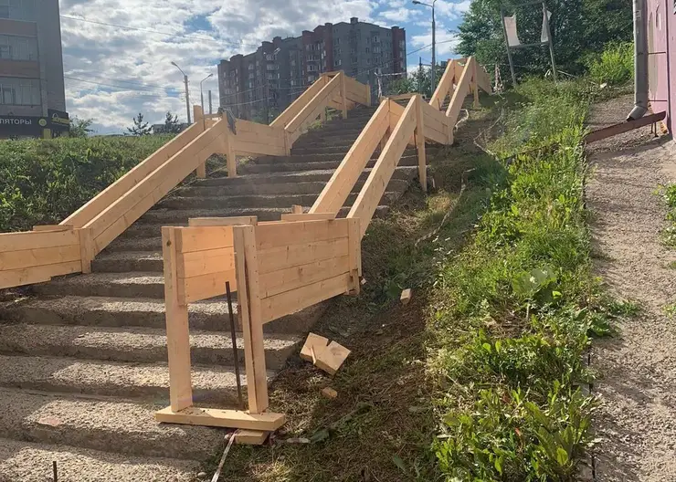 В Красноярске в этом сезоне отремонтируют 10 лестниц