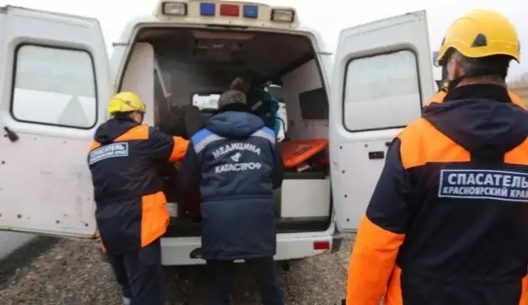 В Красноярском крае спасатели эвакуировали 73-летнюю жительницу труднодоступного поселка