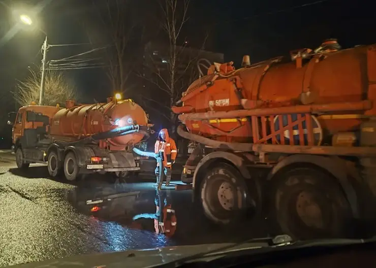 В Красноярске начался сезон влажной уборки улиц