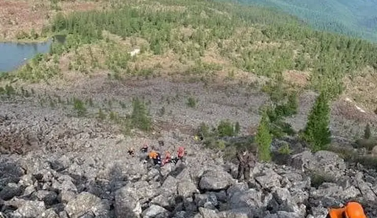 Женщину с травмой ноги эвакуировали с горы Борус в Красноярском крае