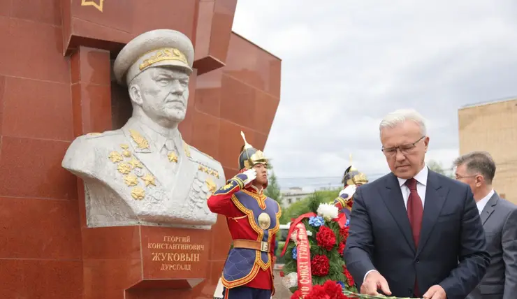 Александр Усс возложил цветы к памятнику Жукову в столице Монголии