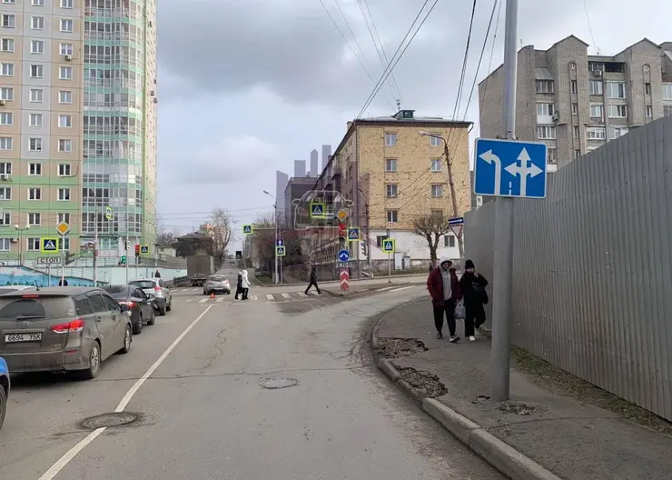 В Красноярске на перекрестке Ады Лебедевой — Перенсона поменяли знаки