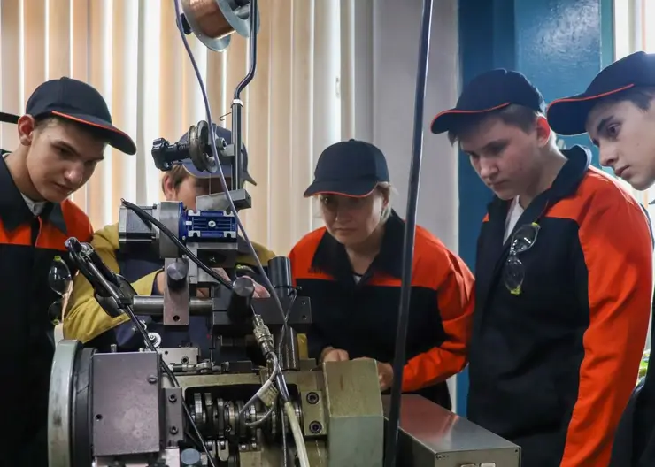 Более 20 тысяч школьников Красноярского края смогут найти работу на каникулах