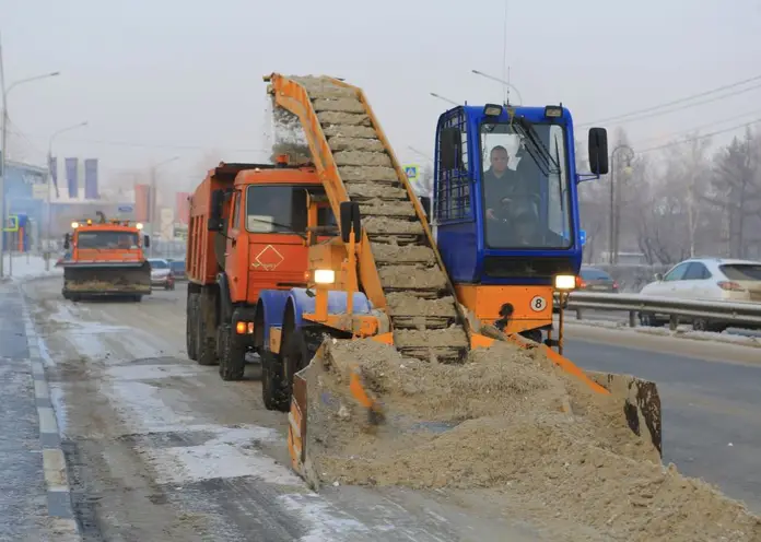 В ближайшие сутки в Красноярске полностью очистят от снега 95 магистралей