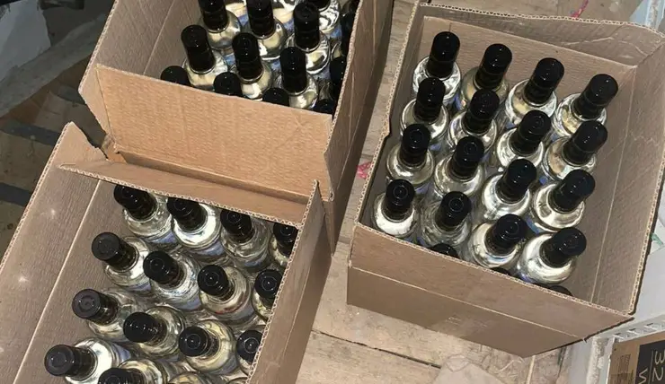Под Красноярском в гараже обнаружили 500 литров контрафактного алкоголя