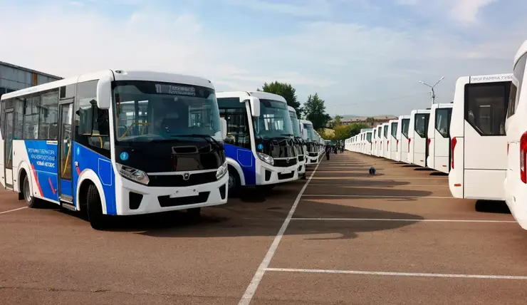 В районы и города Красноярского края отправили 121 новый автобус