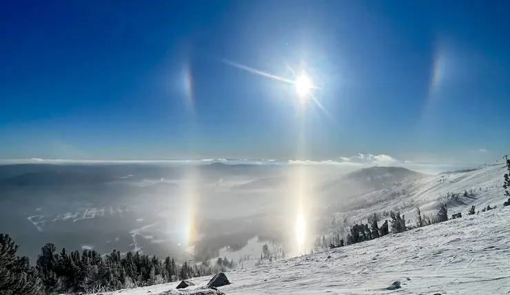 На популярном среди красноярцев горнолыжном курорте Шерегеш засняли редкое природное явление