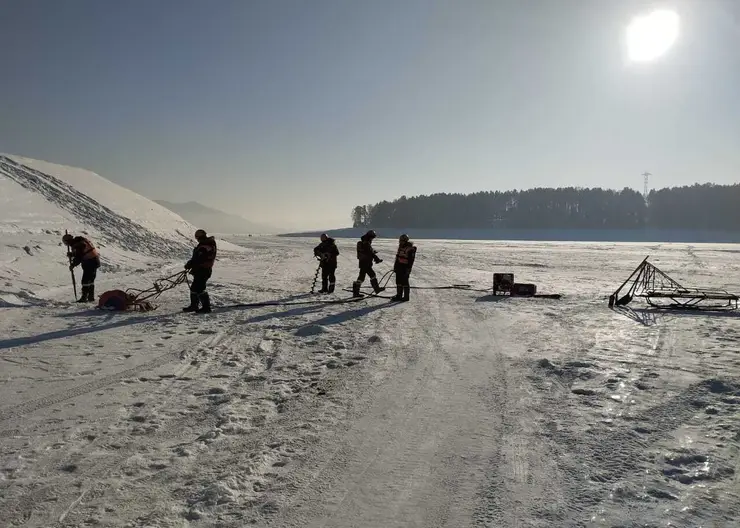 Выезд на лед Красноярского моря ограничили траншеей