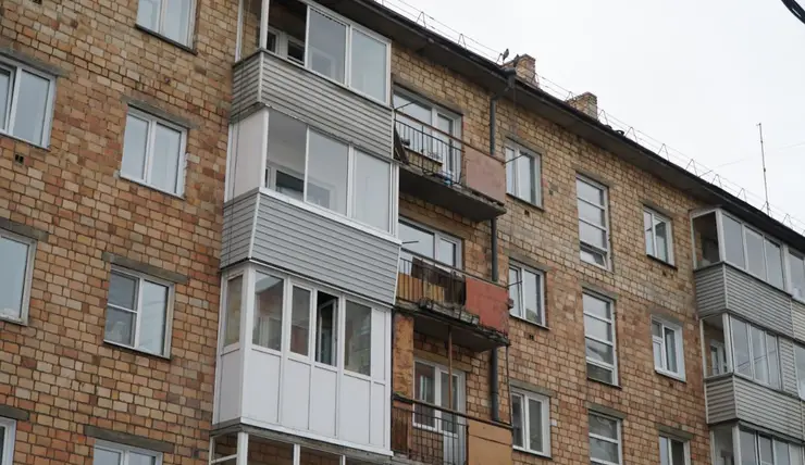 Что грозит гражданам за незаконное остекление балконов