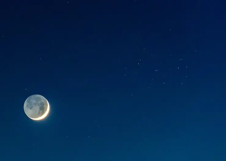 Красноярцы смогут наблюдать сближение Луны и звездного скопления Плеяды 20 января