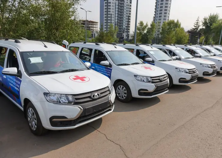 В Красноярский край доставили 39 новых автомобилей для больниц
