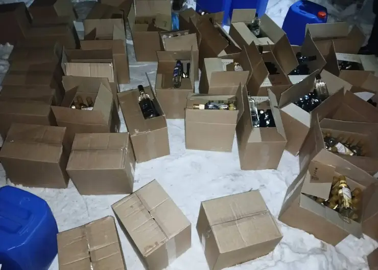 Двое жителей Красноярского края хотели продавать разбавленный алкоголь и попались полиции