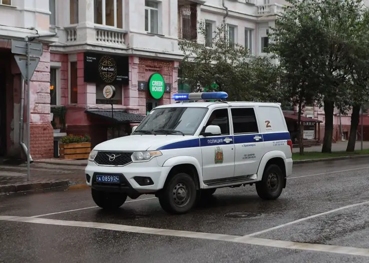 Красноярских полицейских поблагодарили за помощь пенсионеру, которому стало плохо