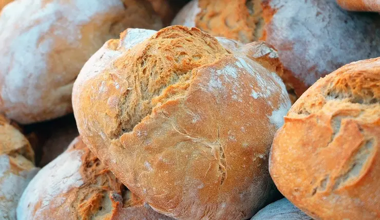 В Красноярском крае нашли 425 кг небезопасных кондитерских изделий и хлеба