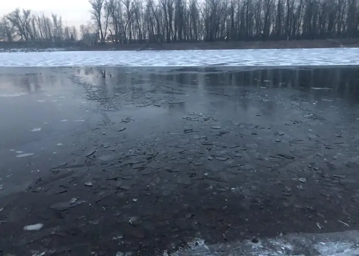 В Минусинске восьмилетний мальчик утонул во время игры на льду