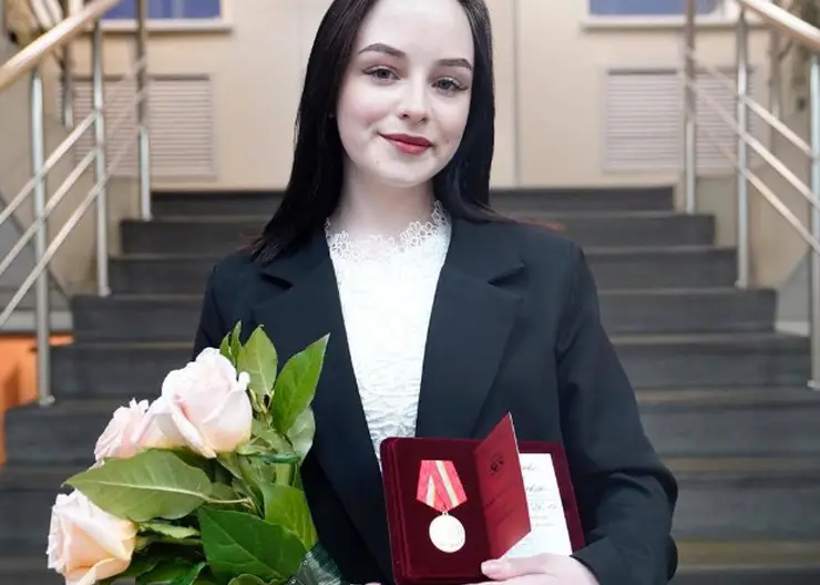 Жительницу Красноярского края наградили медалью Совета Федерации РФ «За спасение жизни»