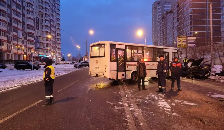 В Красноярске погибшим в аварии с автобусом парню и девушке было по 18 лет