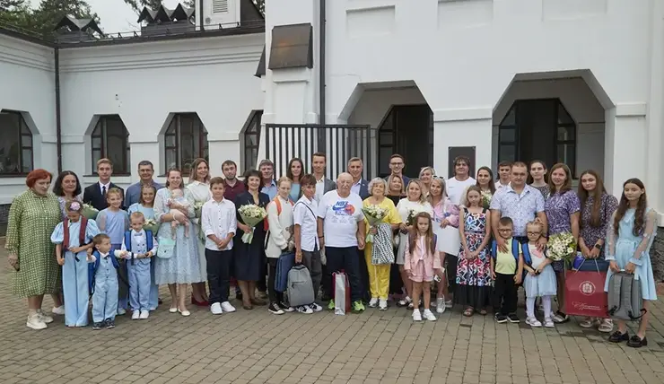 Семьи из Красноярска получили благодарности председателя Законодательного собрания