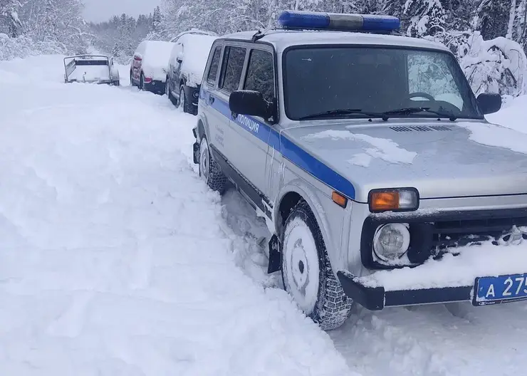 В Красноярском крае спасли двух рыбаков, заплутавших на зимней реке