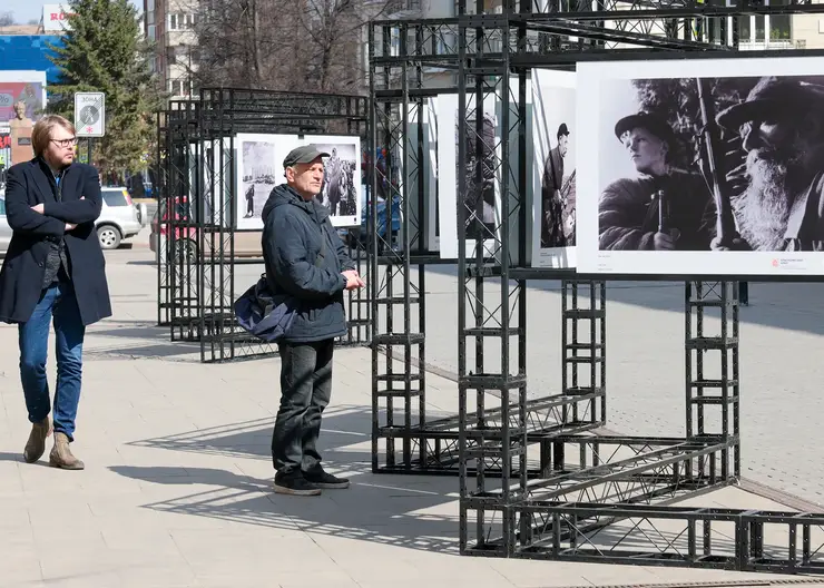 В центре Красноярска открылась фотовыставка с кадрами времен Великой Отечественной войны