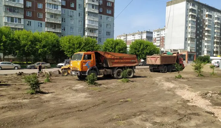 Мэр Красноярска проверил благоустройство новых скверов Красноярска