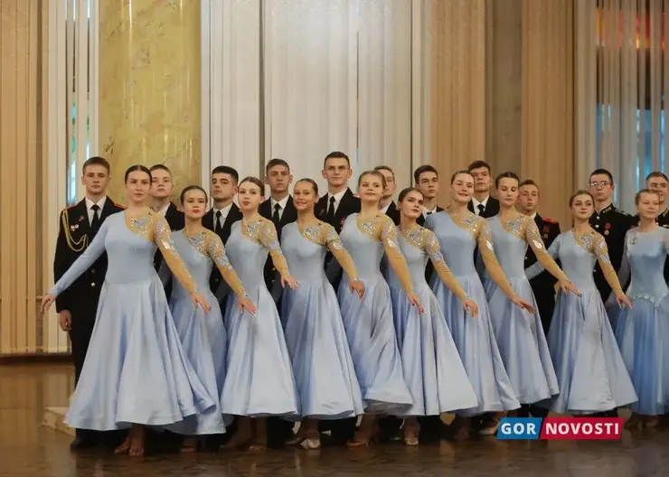 Более 300 детей приняли участие в кадетском бале в Красноярске