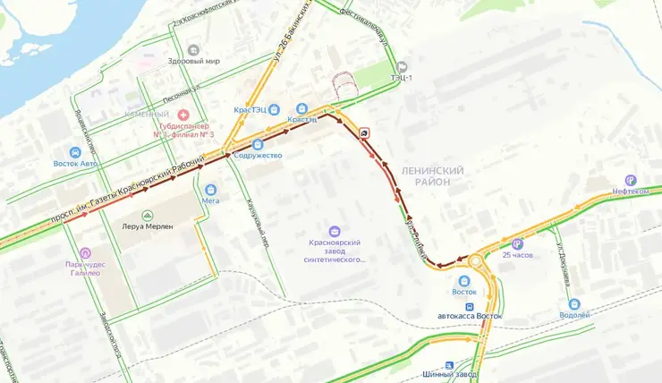 В Красноярске массовая авария заблокировала выезд на улицу Глинки