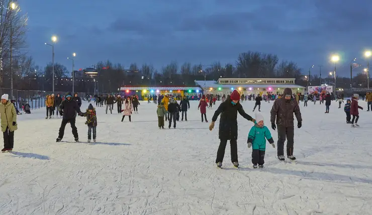 В Красноярске на Татышев-парке закрыли каток