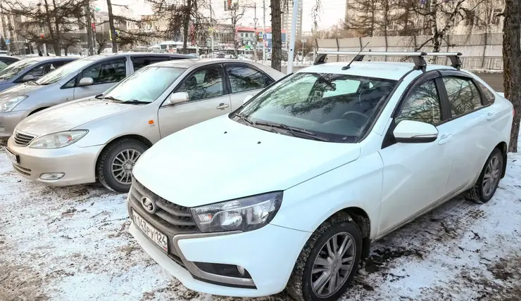 В красноярском автосалоне мужчине навязали покупку бесполезных сертификатов на 380 тысяч рублей