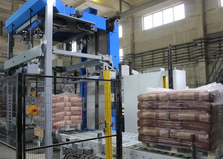 На Красноярском цементном заводе установили новую упаковочную машину за 18,4 млн рублей