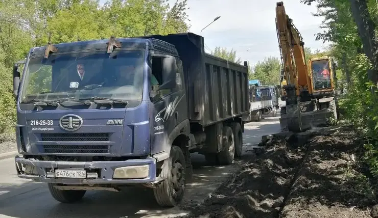 В Красноярске ремонтируют улицу Грунтовую