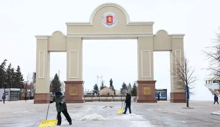 В Красноярске на площади Мира убрали ледовые скульптуры