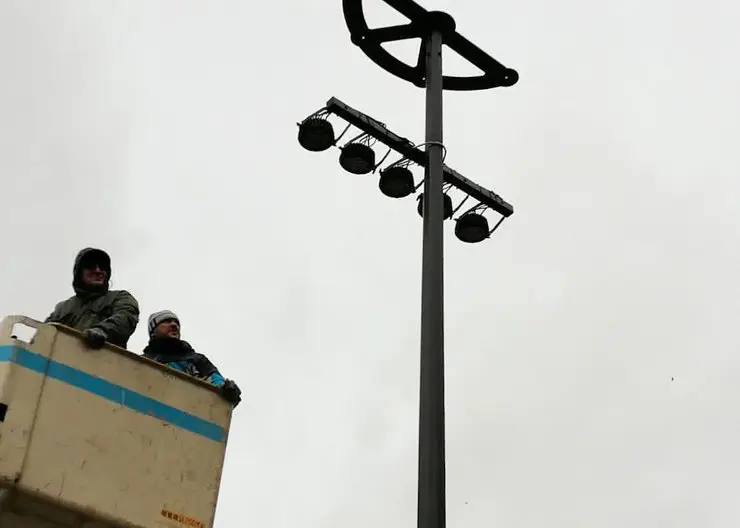 В Красноярске в сквере на месте бывшего Казачьего рынка тестируют светозвуковую систему