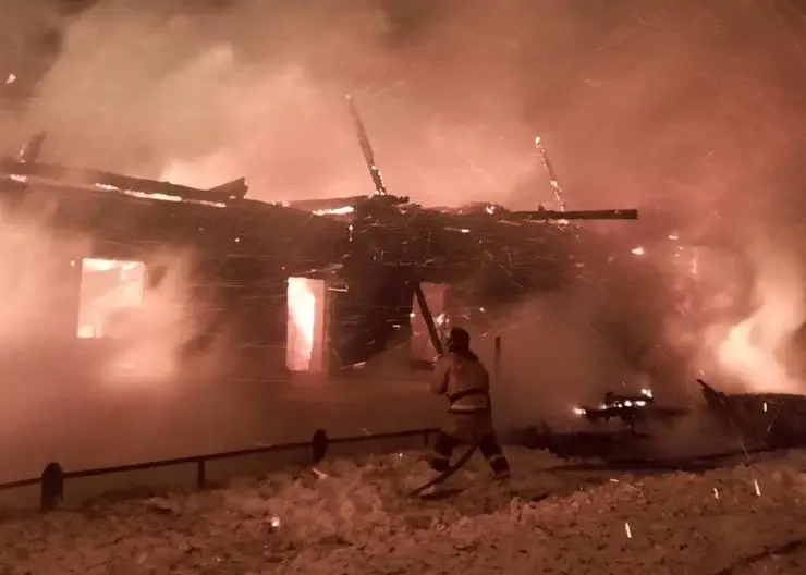 В Красноярском крае случился пожар в спортзале деревенской школы
