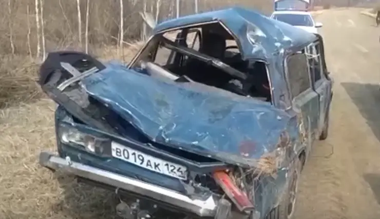 В Красноярском крае в аварии на трассе погиб 23-летний пассажир ВАЗа