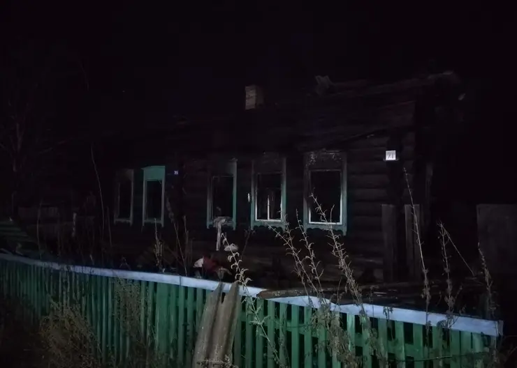В Шарыповском районе при пожаре в частном доме погибли двое маленьких детей