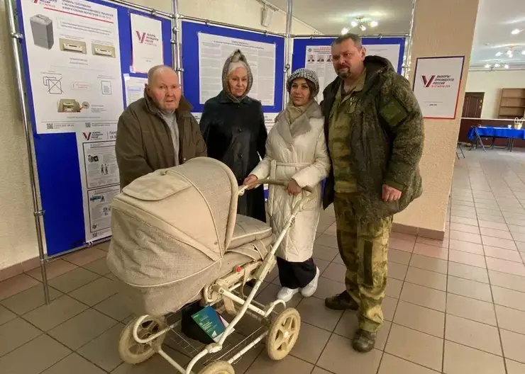 Герой России Олег Ликонцев проголосовал на избирательном участке в Канске