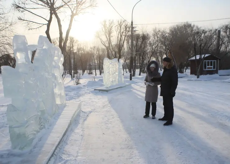 В Красноярске начали разбирать ледовые городки и елки