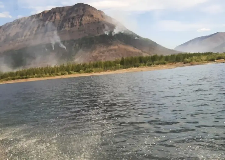 В Красноярском крае локализовали пожар около озера Лама