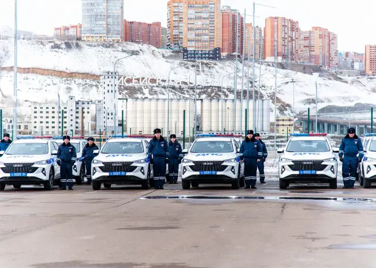Дорожные полицейские Красноярска получили 33 новых служебных автомобиля