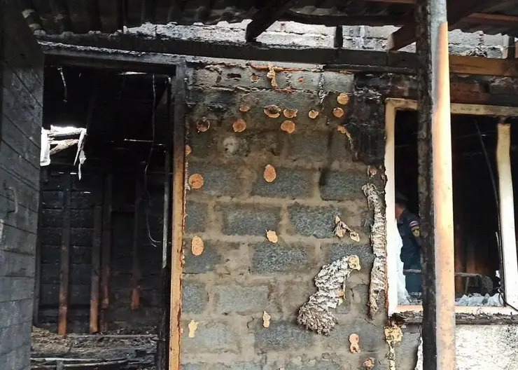 Житель Красноярского края поджег дом отчима из-за подозрений в поджоге гаража