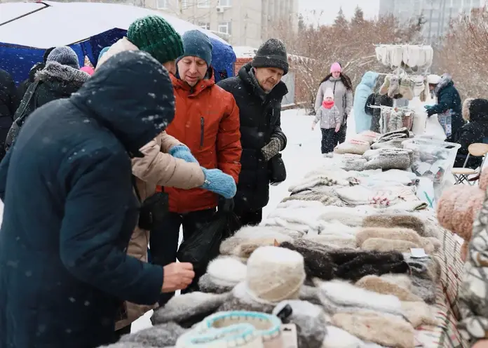 Восемь продовольственных базаров прошли в Свердловском районе с начала года